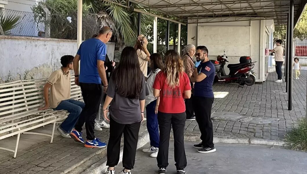 8 Lise Öğrencisi Gıda Zehirlenmesi Şüphesiyle Hastaneye Kaldırıldı