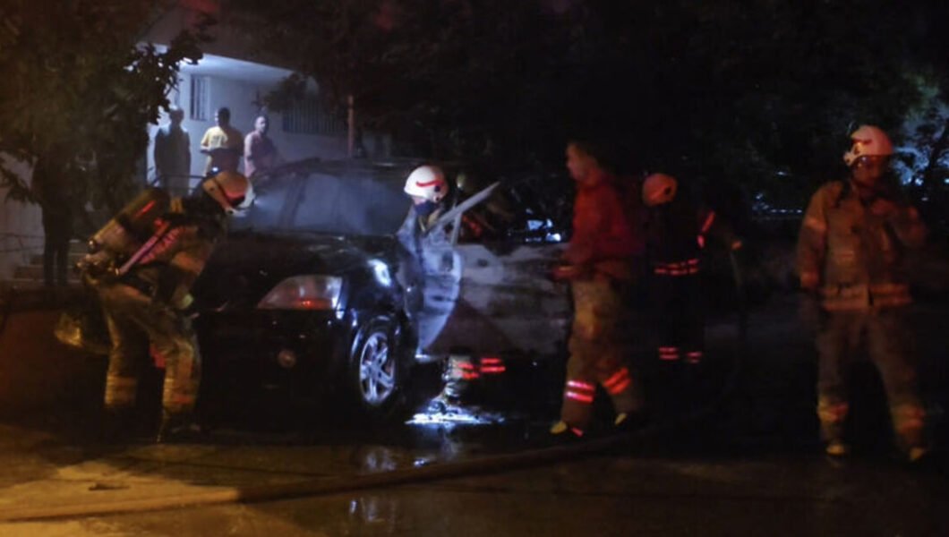 Ataşehir’de otoparktaki cip alev alev yandı