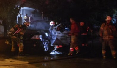 Ataşehir’de otoparktaki cip alev alev yandı