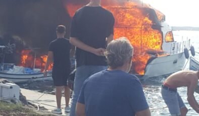 Ayvalık’ta gezi teknesi yandı