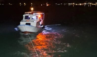 Beykoz açıklarında sürüklenen tekne kurtarıldı