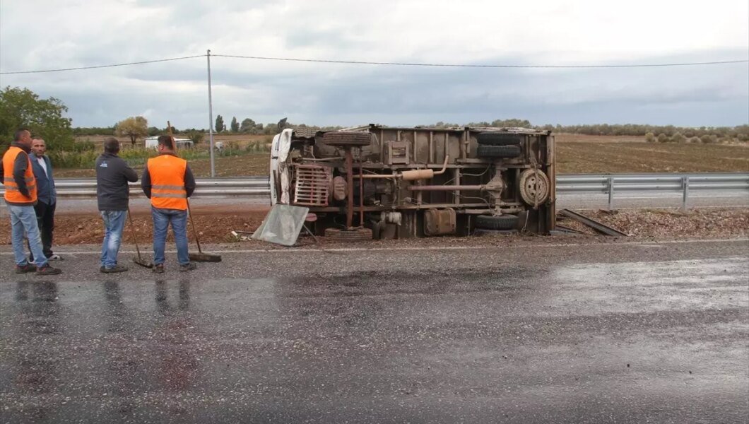Beyşehir’de Kamyonet Devrildi: 5 Yaralı