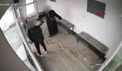 Çan’da Gençler Otobüs Durağına Zarar Verdi
