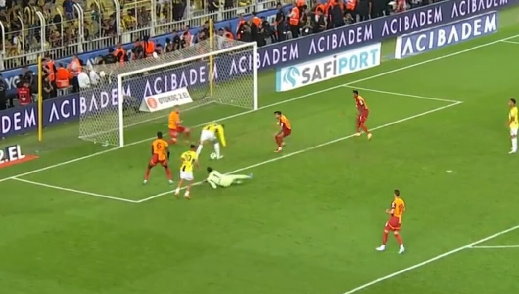 En-Nesyri saç baş yoldurdu! Öyle bir kaçırdı ki…