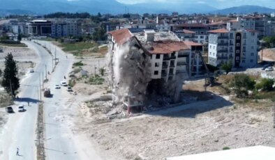Hatay’da 9 Katlı Bina Dronla Yıkım Anlarıyla Görüntülendi