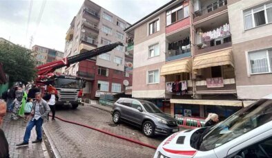 Kocaeli’de 3 Katlı Binada Yangın: Mahsur Kalanlar Kurtarıldı