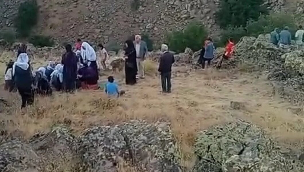 Toplamaya gittiği kaya bolı sonu oldu: Metrelerce yükseklikten düştü!