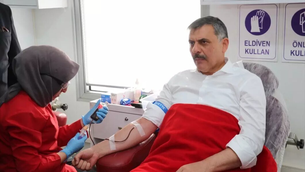Vali Çiftçi’den 42. Kan Bağışı