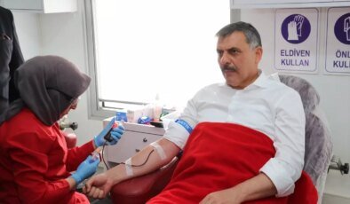 Vali Çiftçi’den 42. Kan Bağışı