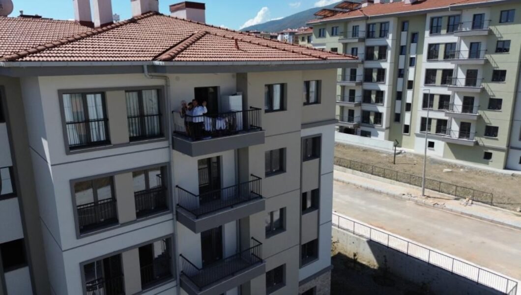 Baykar’ın inşa ettiği deprem konutlarında yaşam başladı
