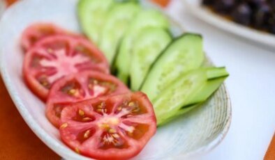 Domates ve salatalığı birlikte tüketmeyin
