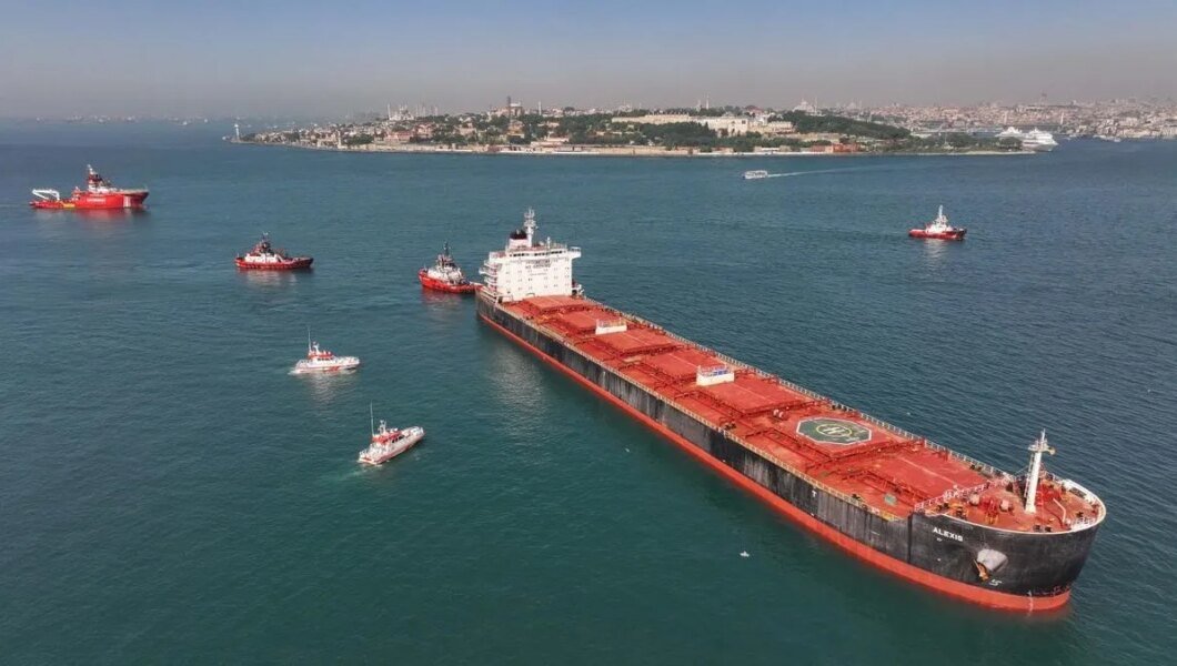 İstanbul Boğazı’nda gemi trafiği geçici olarak askıya alındı