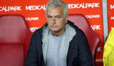 Jose Mourinho, Jayden Oosterwolde’nin sezonu kapattığını duyurdu