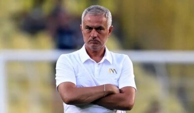Jose Mourinho, sadece 9 dakika oynattığı yıldız futbolcunun biletini kesti