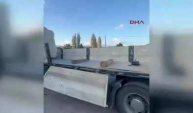 Erdek’te TIR’dan Mermer Düşmesi