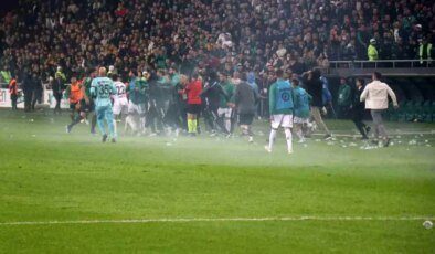 Sakaryaspor-Kocaelispor Maçında Gerginlik