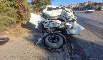 Salihli’de tırla çarpışan otomobilin sürücüsü yaralandı