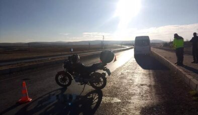 Şarkışla’da Motosiklet-Minibüs Çarpıştı