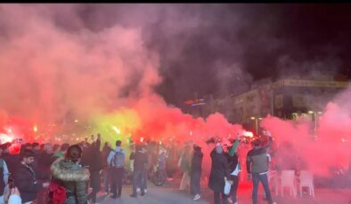 Taraftar Yasağına Rağmen Kocaelispor Maçını Kent Meydanında İzledi