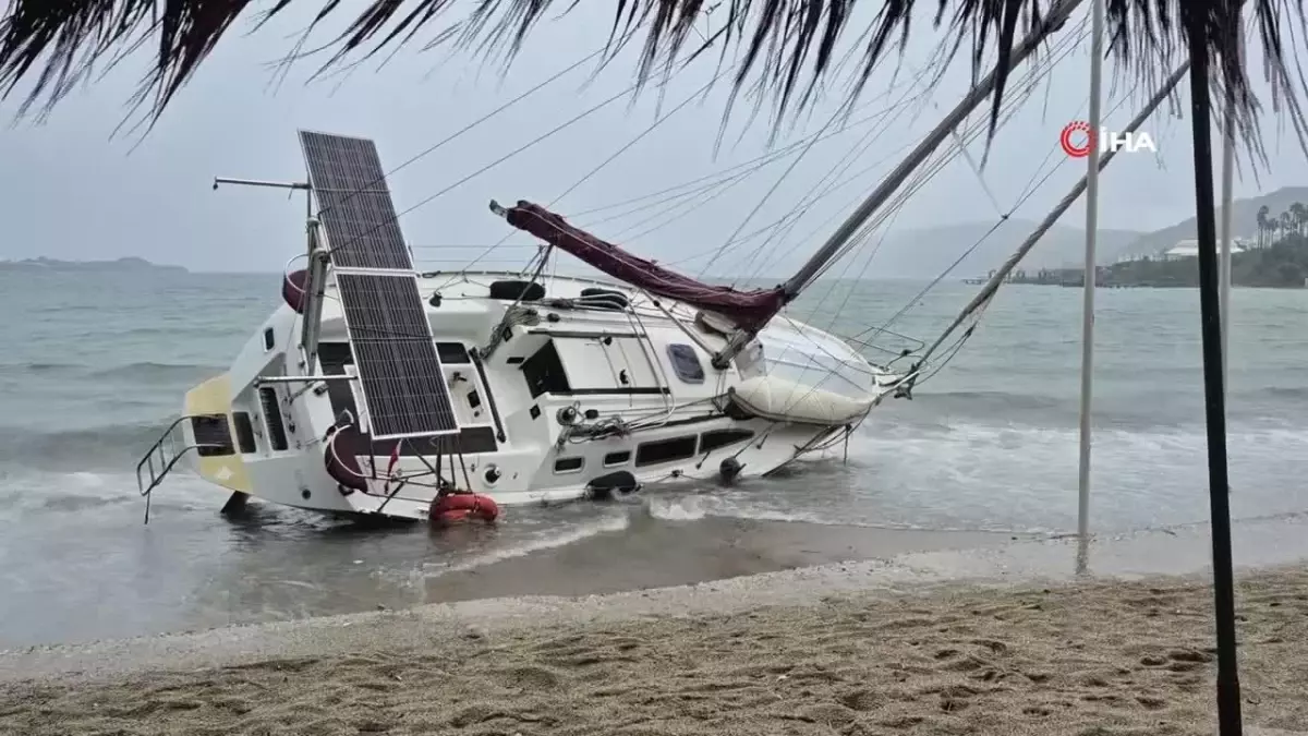 Bodrum’da Fırtına Yelkenliyi Karaya Vurdu