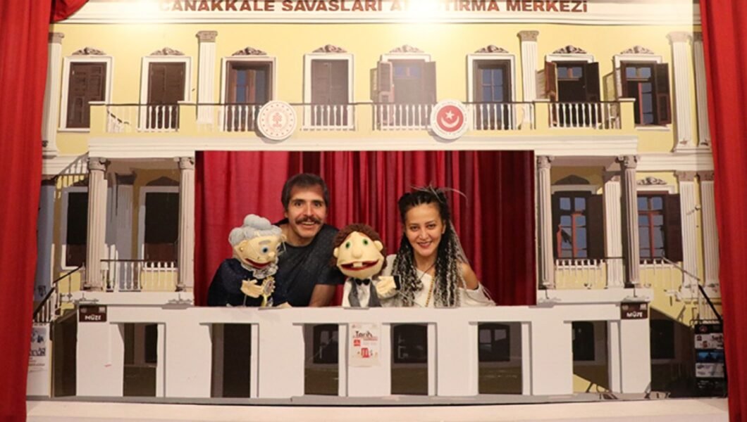 Çocuklar, Kukla ‘Tarçın’ aracılığıyla Çanakkale Savaşlarını öğreniyor