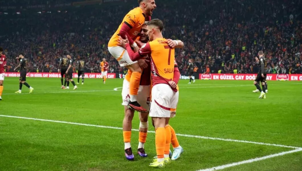 Galatasaray ve Fenerbahçe Zaferle Haftayı Kapattı