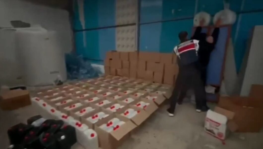 İstanbul’da ÇENGEL-8 operasyonu: 28 bin 400 litre sahte alkol ele geçirildi