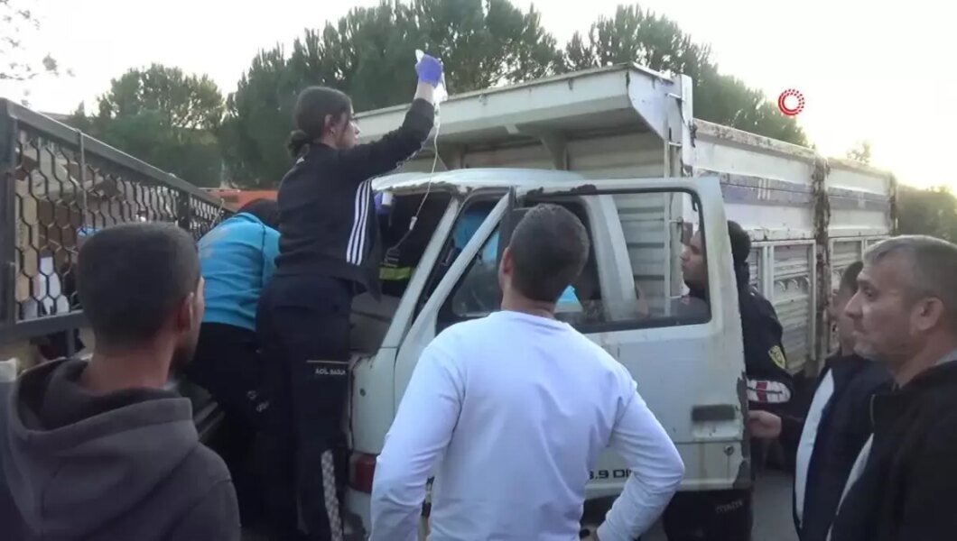 Kamyonet Kazasında Kadın Kurtarıldı