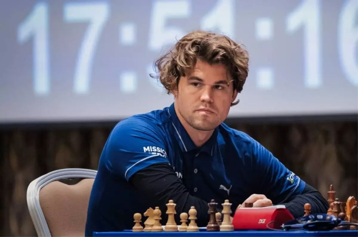 Magnus Carlsen, Kot Pantolon İle Turnuvaya Geri Dönüyor