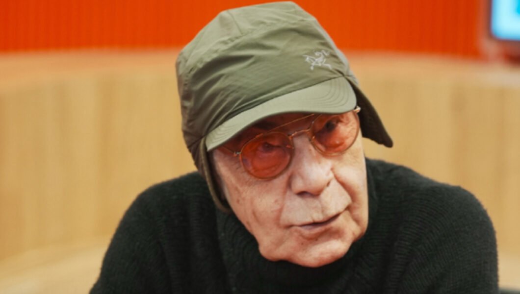 Mazhar Alanson, ‘Sanatçının Öyküsü’ adlı kitabını imzaladı
