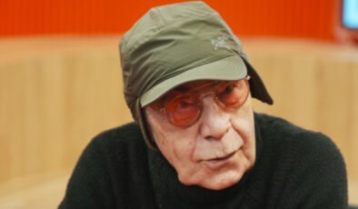 Mazhar Alanson, ‘Sanatçının Öyküsü’ adlı kitabını imzaladı