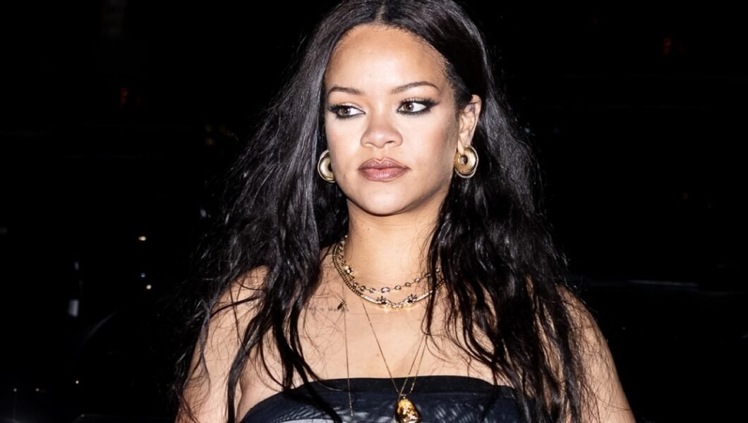Rihanna’nın yırtık stili