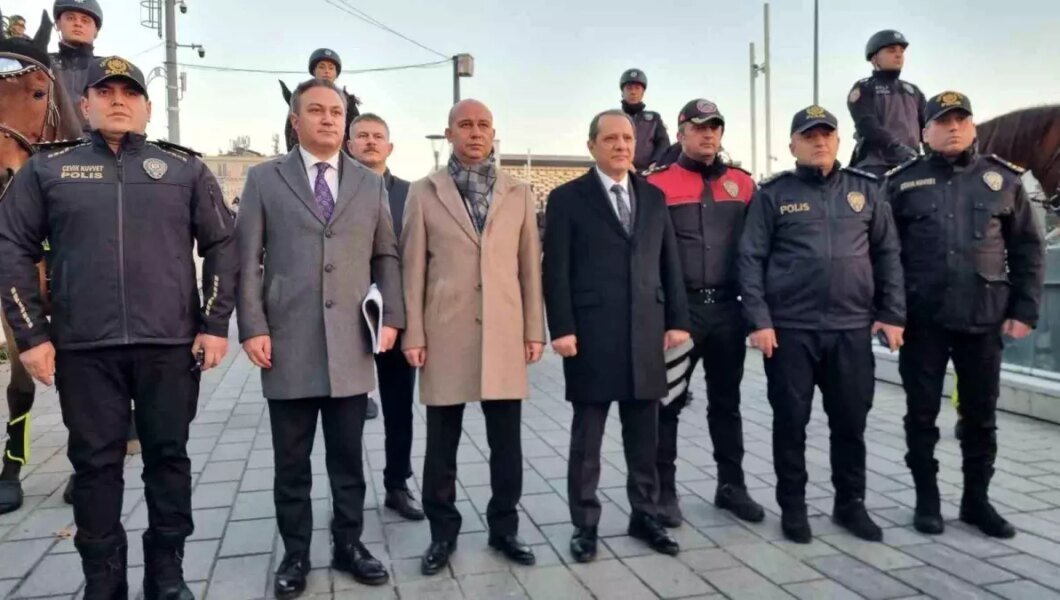 Selami Yıldız Taksim’de Polis Ekiplerini Ziyaret Etti