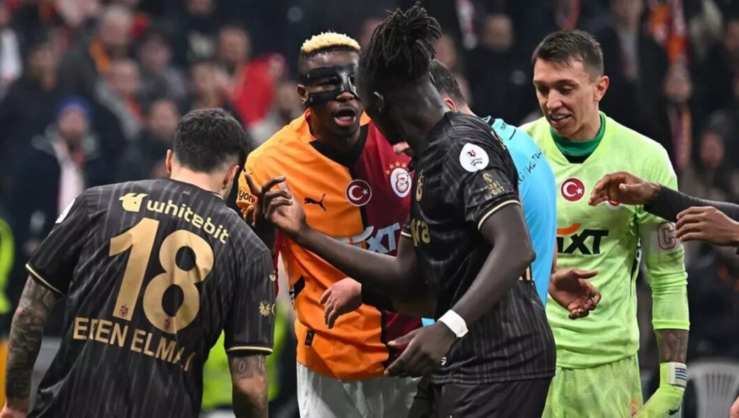 Son dakika golü ortalığı karıştırdı: Futbolcular birbirine girdi