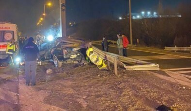 Kontrolden çıkan otomobil levha direğine çarptı: 1 ölü