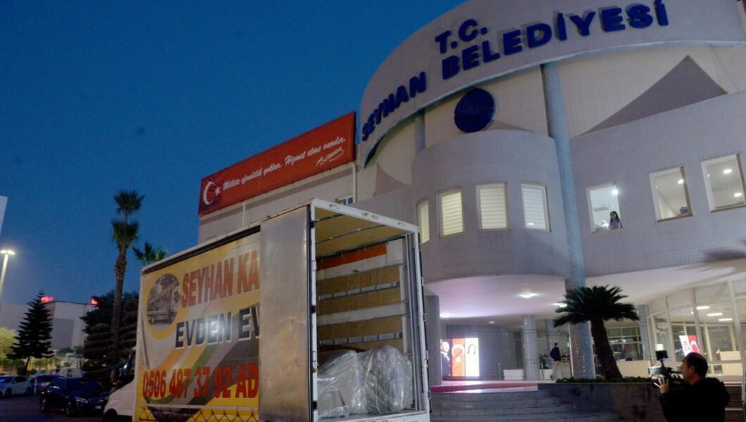 Seyhan Belediyesi’ne haciz geldi