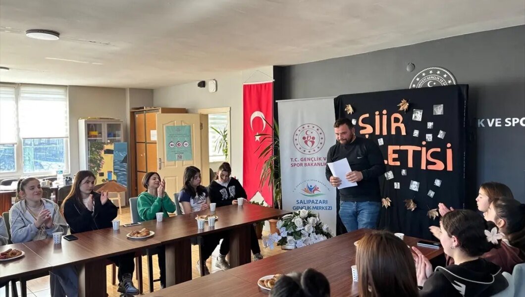 Şiir Dinletisi Salıpazarı’nda