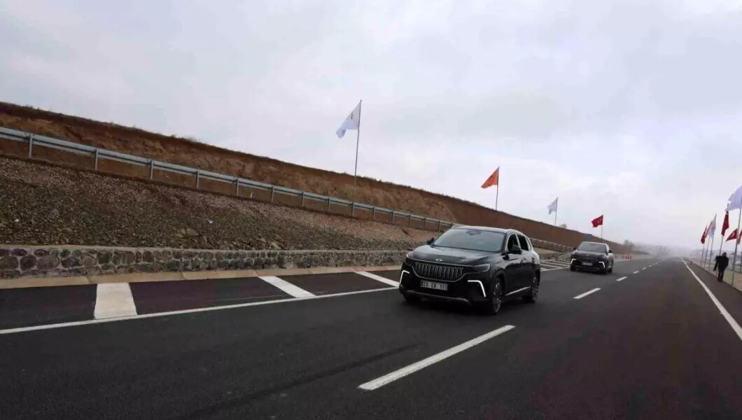 Ulaştırma ve Altyapı Bakanı Uraloğlu Elazığ’da Togg ile Yol Açılışına Katıldı