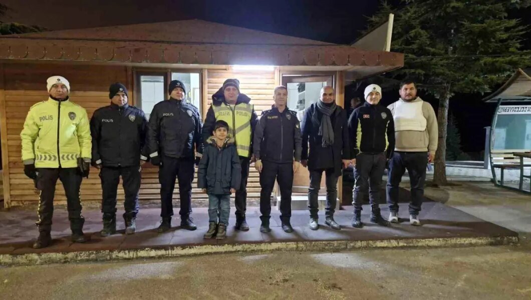 Yaman’dan Polislere Yeni Yıl Çikolatası