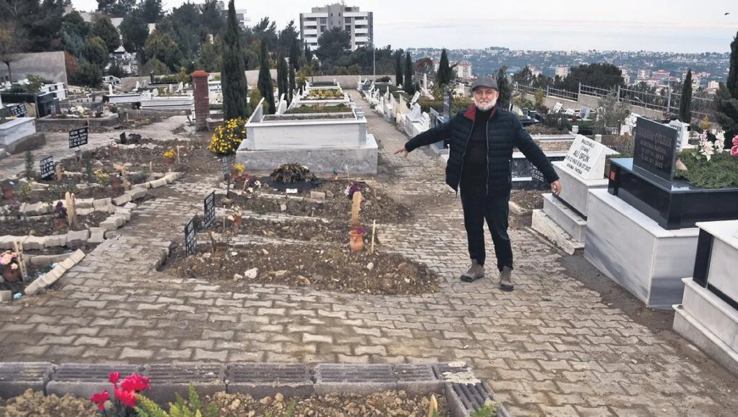 Yoldu, mezar oldu