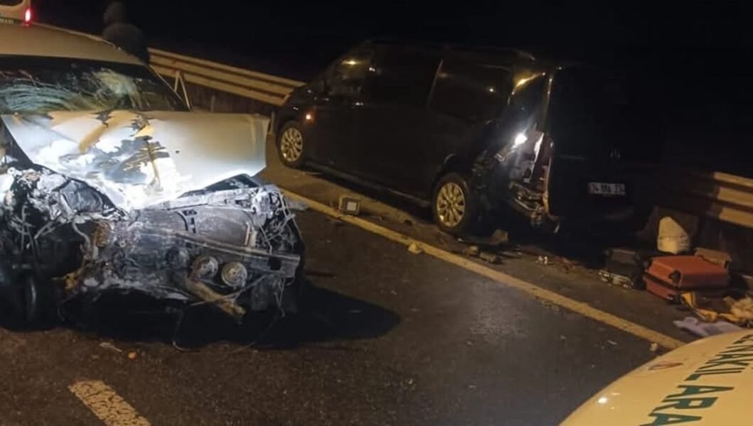 Aksaray’da patlayan lastiği değiştirenlere otomobil çarptı: 2 ölü, 7 yaralı