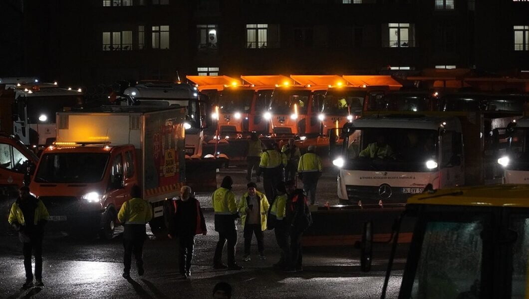 İstanbul’da kar yağışı için 11 bin 916 personel ve 3 bin 375 araç görev alacak