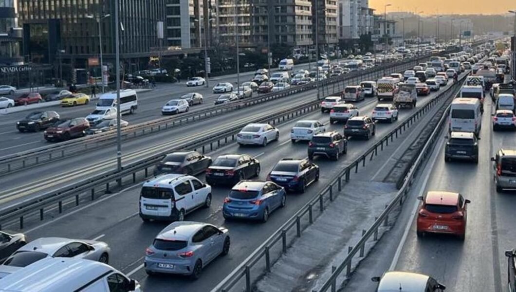 İstanbul’da trafik yoğunluğu yüzde 80’e ulaştı