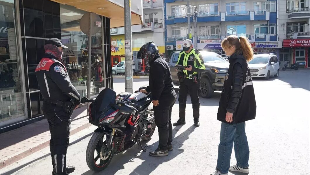 İzmir’de Asayiş ve Trafik Uygulaması