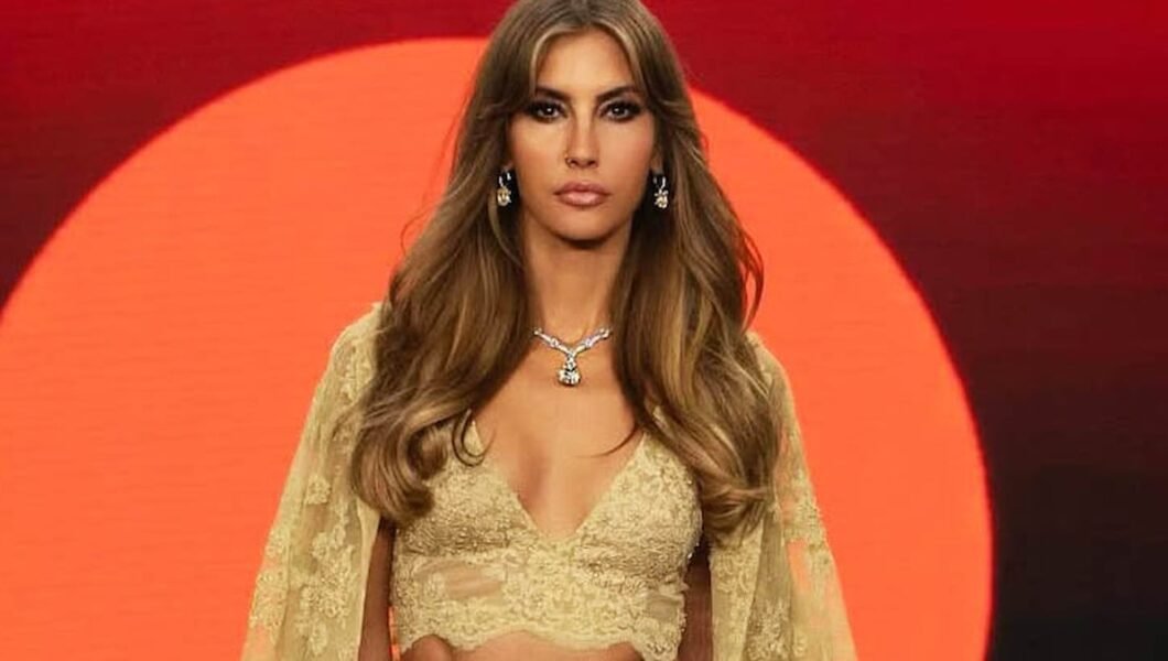 Londra Moda Haftası’nda Çağla Şıkel rüzgarı