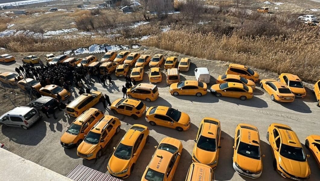 Vanlı taksiciler kontak kapattı…