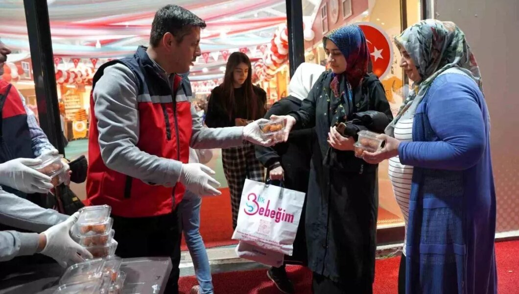 Kahta Belediyesi Kadir Gecesi’nde İkramlarla Dayanışma Yaratıyor