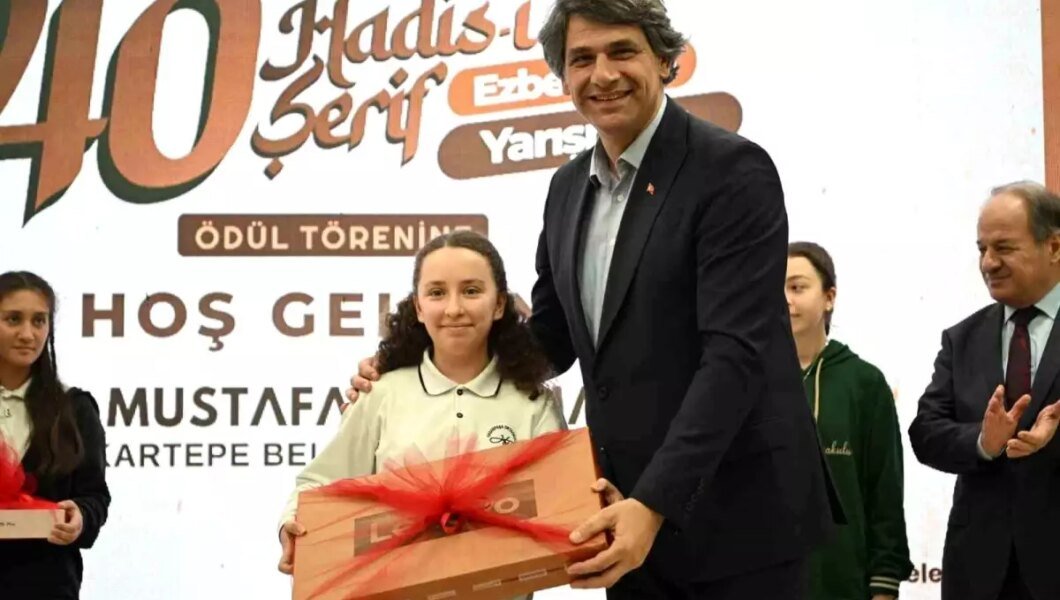Kartepe’de Hadis Ezberleme Yarışmasında Dereceye Giren Öğrencilere Ödülleri Verildi