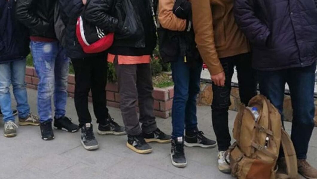 Kırklareli’nde sınır kapısı yakınlarında 17 düzensiz göçmen yakalandı