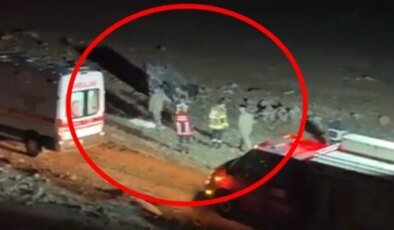 Mardin’de, şarampole devrilen otomobilden fırlayan 2 kişi öldü